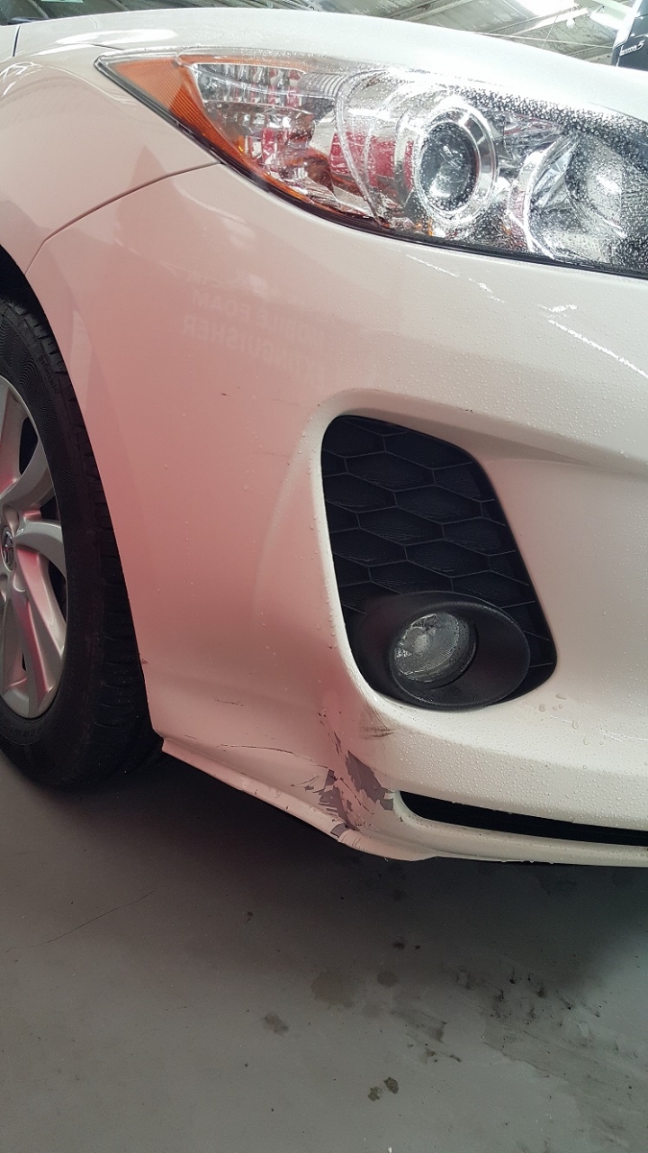 2013 MAZAD3 前保險桿維修