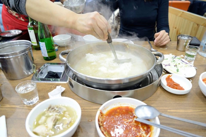 韓國首爾景點 ▌美麗校園-梨花女子大學이화여자대학교、不要問進去吃就對了-孔陵一隻雞공릉 닭한마리
