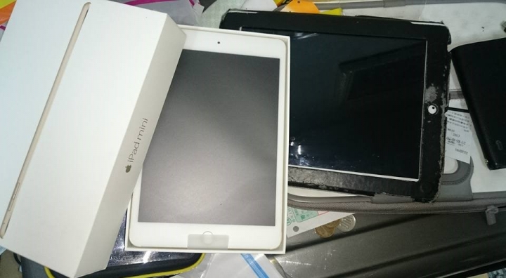 在資訊展邊講幹邊帶回一台ipad mini4