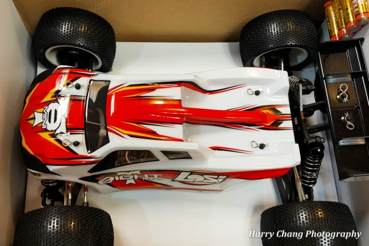 Losi RTR 1:14 Mini 8IGHT-T Truggy 4WD 競速短卡開箱分享