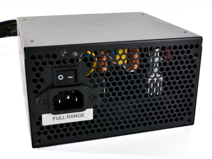 Aerocool XPredator 750GM 半模組化金牌電源：勁酷機械風 競搶玩家眼球