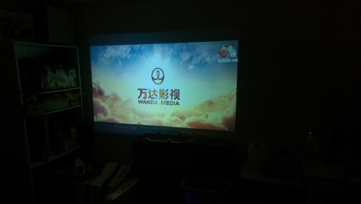 瘋狂賣客看到的超級便宜投影機開箱分享