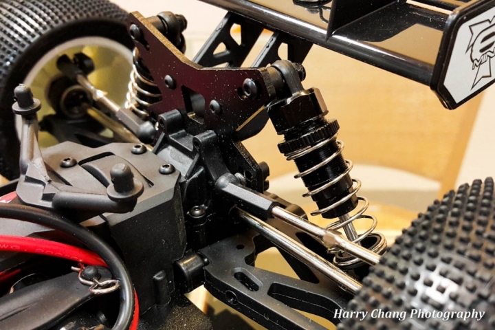 Losi RTR 1:14 Mini 8IGHT-T Truggy 4WD 競速短卡開箱分享