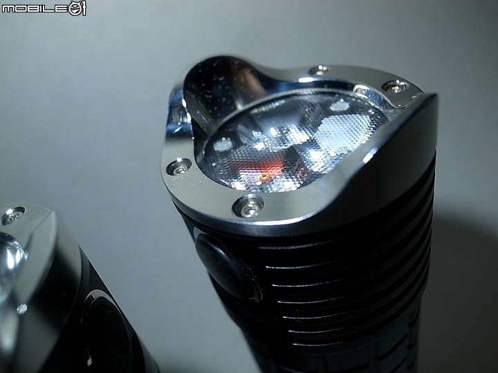 OLIGHT SRMini II  堅持泛光新二代目