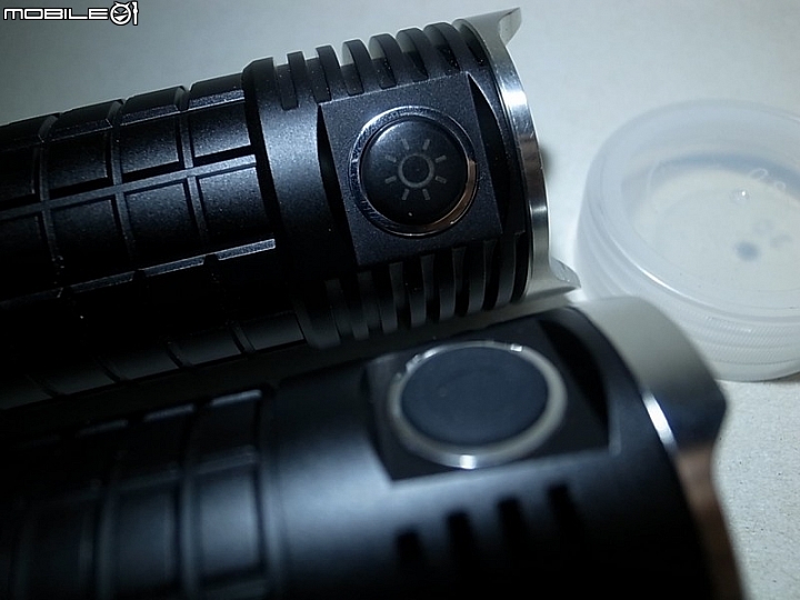 OLIGHT SRMini II  堅持泛光新二代目