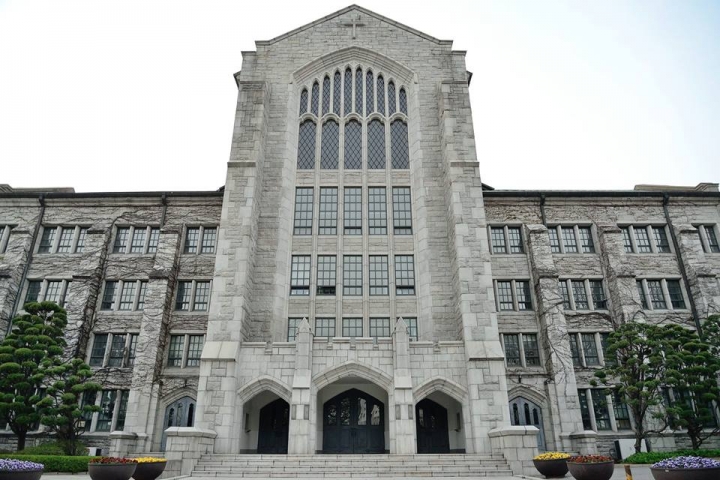 韓國首爾景點 ▌美麗校園-梨花女子大學이화여자대학교、不要問進去吃就對了-孔陵一隻雞공릉 닭한마리