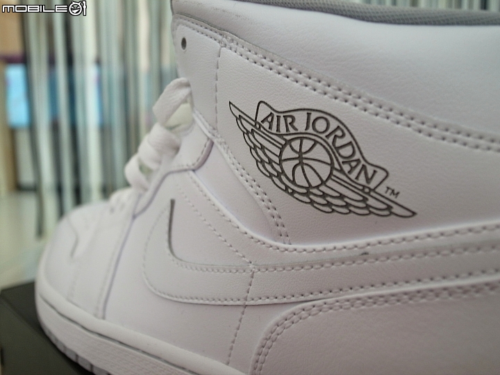 【開箱】第一雙Air Jordan I 就要白帥帥 小時候的願望一次滿足！