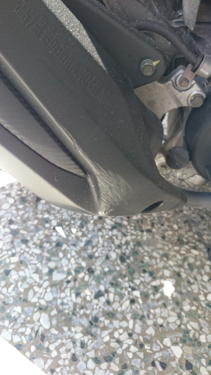 今早 出了小車禍 想問問我與對方責任問題 跟 我與對方理賠問題