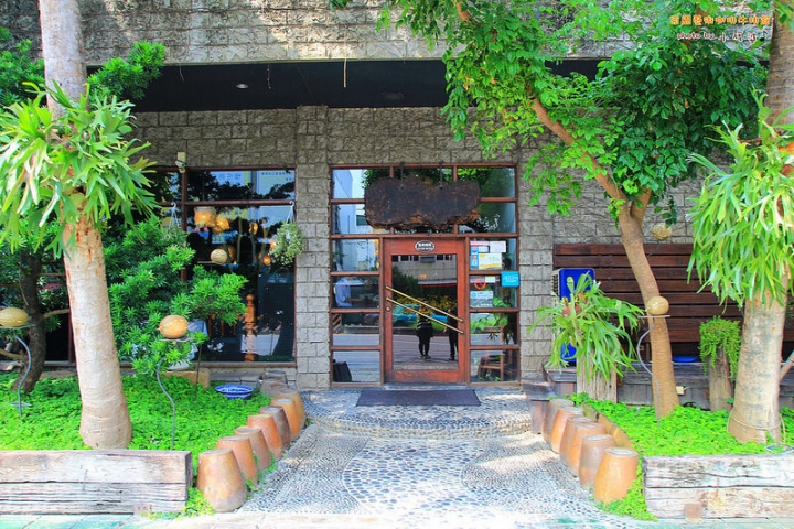 [彰化|北斗]家園藝術牛排館，彷彿在時光迴廊用餐一般， 一間充滿韻味的老式西餐廳。