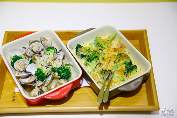 【中肯‧食記】內湖捷運文德站‧CHUCK LAND Cafe 恰克園親子咖啡｜超大室內遊樂空間‧戶外挖沙區！孩子最愛の親子餐廳～