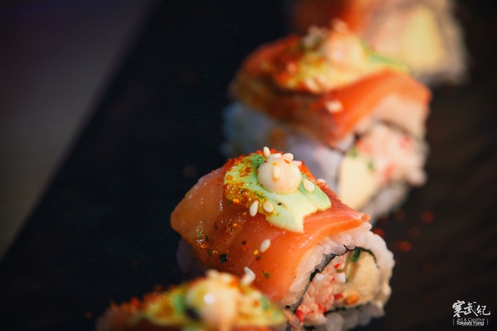 【中肯‧食記】信義區‧Izumi by Sumi 湶 加州壽司卷｜台灣加州卷教父Andy坐鎮‧奢華夜店風創作酒食！