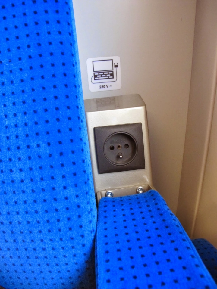 捷克火車EIC頭等車廂。克拉科夫(Krakow)--卡托維茲(Katowice)