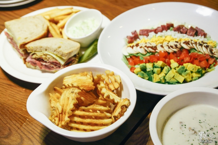 【中肯‧食記】信義區‧1Bite2Go Cafe & Deli｜台北101旁‧大份量早午餐 / 經典美式料理！