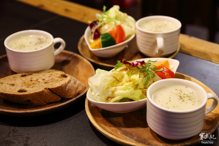 捷運101站‧POND BURGER CAFE｜咖啡館也有美味秘製漢堡/早午餐‧獨立大包廂用餐氣氛佳！