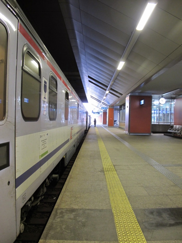 捷克火車EIC頭等車廂。克拉科夫(Krakow)--卡托維茲(Katowice)