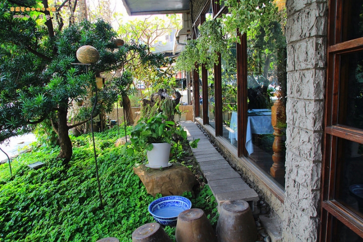 [彰化|北斗]家園藝術牛排館，彷彿在時光迴廊用餐一般， 一間充滿韻味的老式西餐廳。