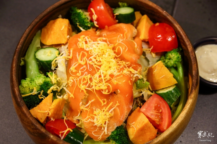 捷運101站‧POND BURGER CAFE｜咖啡館也有美味秘製漢堡/早午餐‧獨立大包廂用餐氣氛佳！