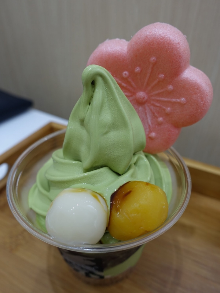 [食記] TSUJIRI辻利茶舖-信義微風店4F。日本人氣茶舖新開幕!辻利雪泡芙經典和風(11/17~1/11冬季限定)