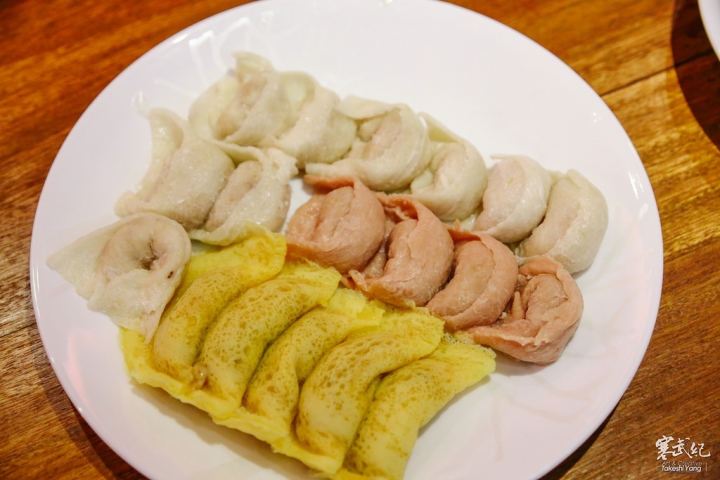 【中肯‧食記】中山區‧八條麻辣鍋｜正宗重慶毛肚火鍋‧八條通隱藏版超美味麻辣鍋！超大片沙朗涮牛排！
