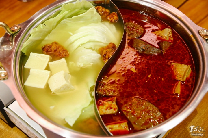 【中肯‧食記】中山區‧八條麻辣鍋｜正宗重慶毛肚火鍋‧八條通隱藏版超美味麻辣鍋！超大片沙朗涮牛排！