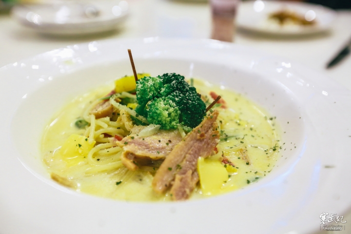 捷運公館站‧索瓦 SOWA 輕食咖啡義式料理｜隱身在書店中の有機咖啡館‧特製烘焙咖啡與健康義式輕食！