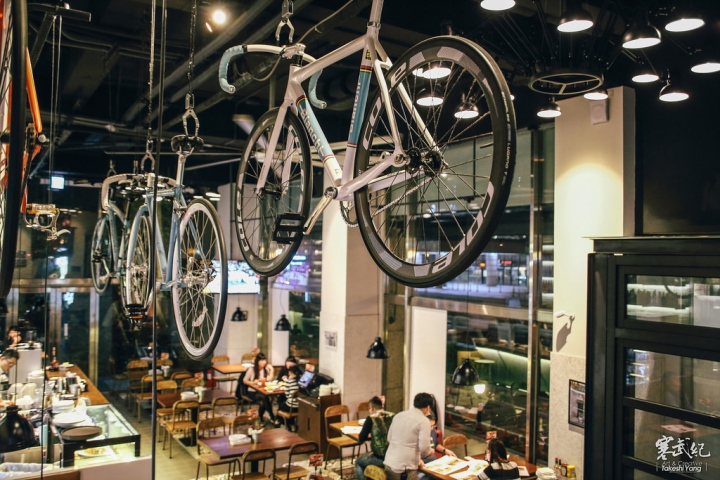【中肯‧食記】信義區‧1Bite2Go Cafe & Deli｜台北101旁‧大份量早午餐 / 經典美式料理！