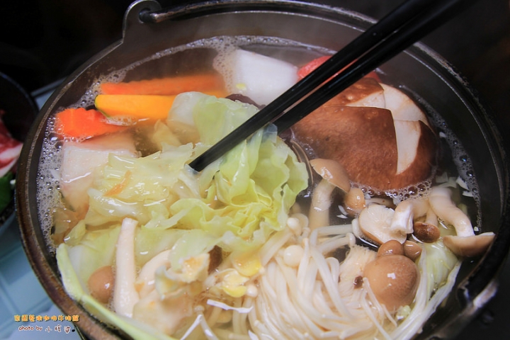 [彰化|北斗]家園藝術牛排館，彷彿在時光迴廊用餐一般， 一間充滿韻味的老式西餐廳。