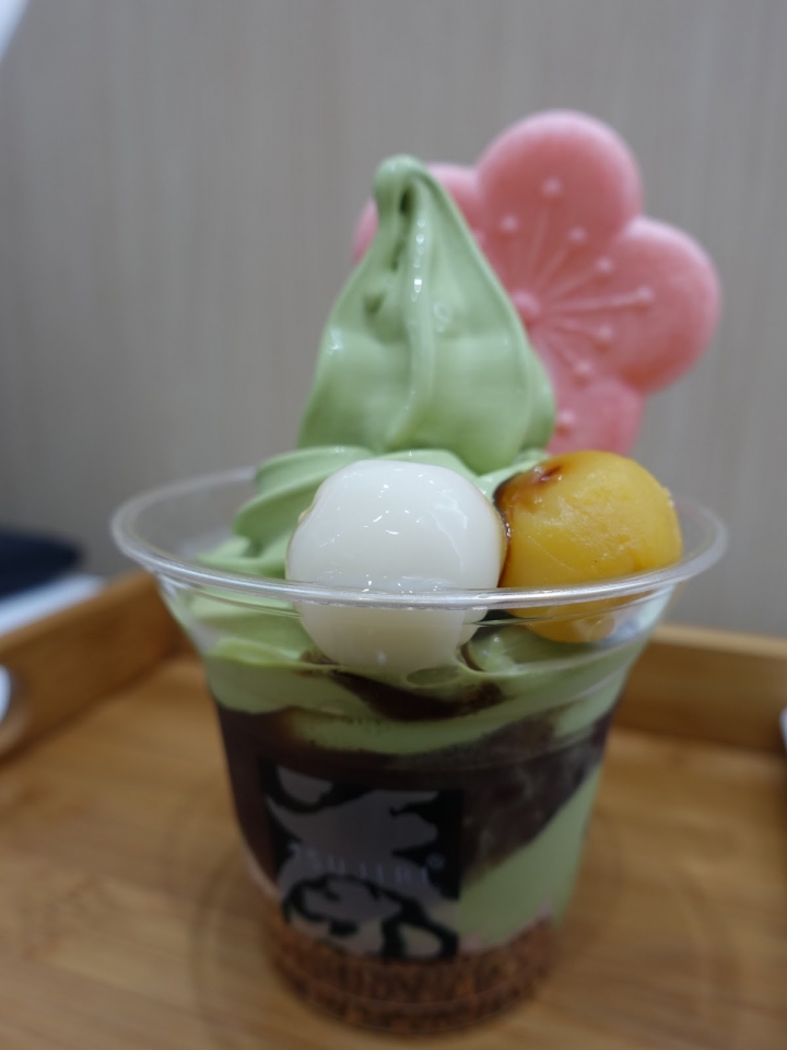 [食記] TSUJIRI辻利茶舖-信義微風店4F。日本人氣茶舖新開幕!辻利雪泡芙經典和風(11/17~1/11冬季限定)