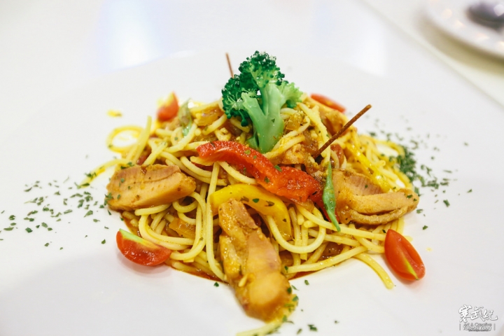 捷運公館站‧索瓦 SOWA 輕食咖啡義式料理｜隱身在書店中の有機咖啡館‧特製烘焙咖啡與健康義式輕食！