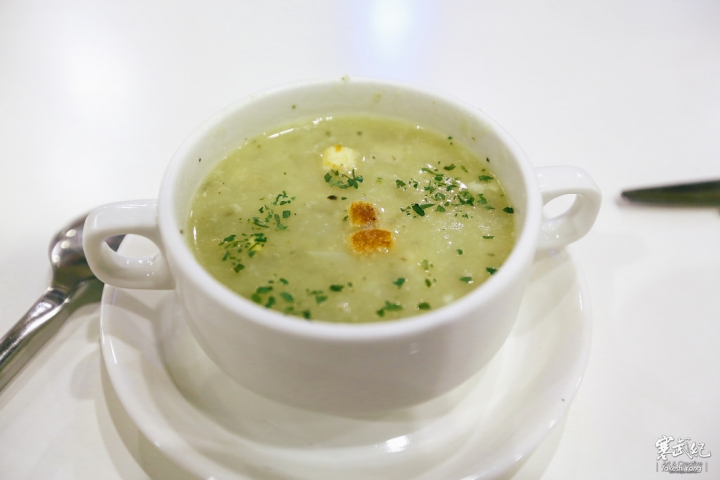 捷運公館站‧索瓦 SOWA 輕食咖啡義式料理｜隱身在書店中の有機咖啡館‧特製烘焙咖啡與健康義式輕食！