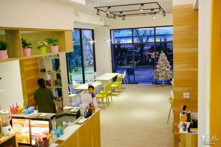 【中肯‧食記】內湖捷運文德站‧CHUCK LAND Cafe 恰克園親子咖啡｜超大室內遊樂空間‧戶外挖沙區！孩子最愛の親子餐廳～