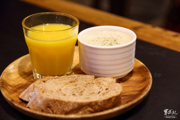 捷運101站‧POND BURGER CAFE｜咖啡館也有美味秘製漢堡/早午餐‧獨立大包廂用餐氣氛佳！