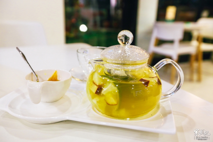 捷運公館站‧索瓦 SOWA 輕食咖啡義式料理｜隱身在書店中の有機咖啡館‧特製烘焙咖啡與健康義式輕食！