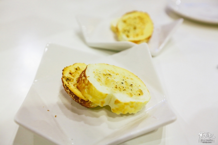 捷運公館站‧索瓦 SOWA 輕食咖啡義式料理｜隱身在書店中の有機咖啡館‧特製烘焙咖啡與健康義式輕食！