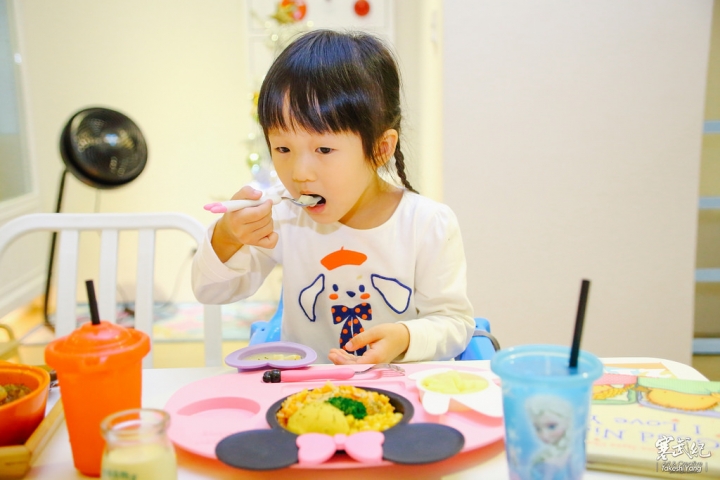 【中肯‧食記】內湖捷運文德站‧CHUCK LAND Cafe 恰克園親子咖啡｜超大室內遊樂空間‧戶外挖沙區！孩子最愛の親子餐廳～