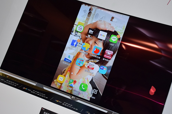 LG OLED 4K TV 的 " 極速 3D 光薄視 " 體驗 LG 極黑 快速 超廣角的4K高畫質的視覺享受