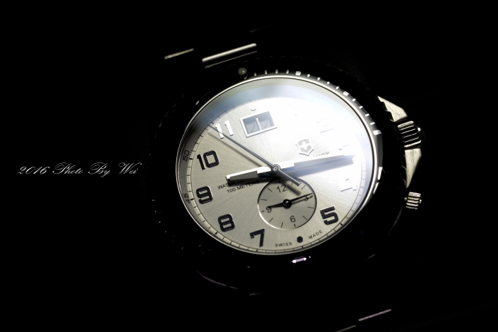(開箱) Victorinox Swiss Army Classic Maverick GS Dual Time雙時區潛水錶