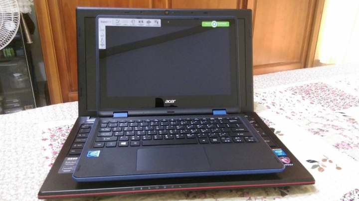 [開箱]ACER R3-131T 360度翻轉觸控筆電
