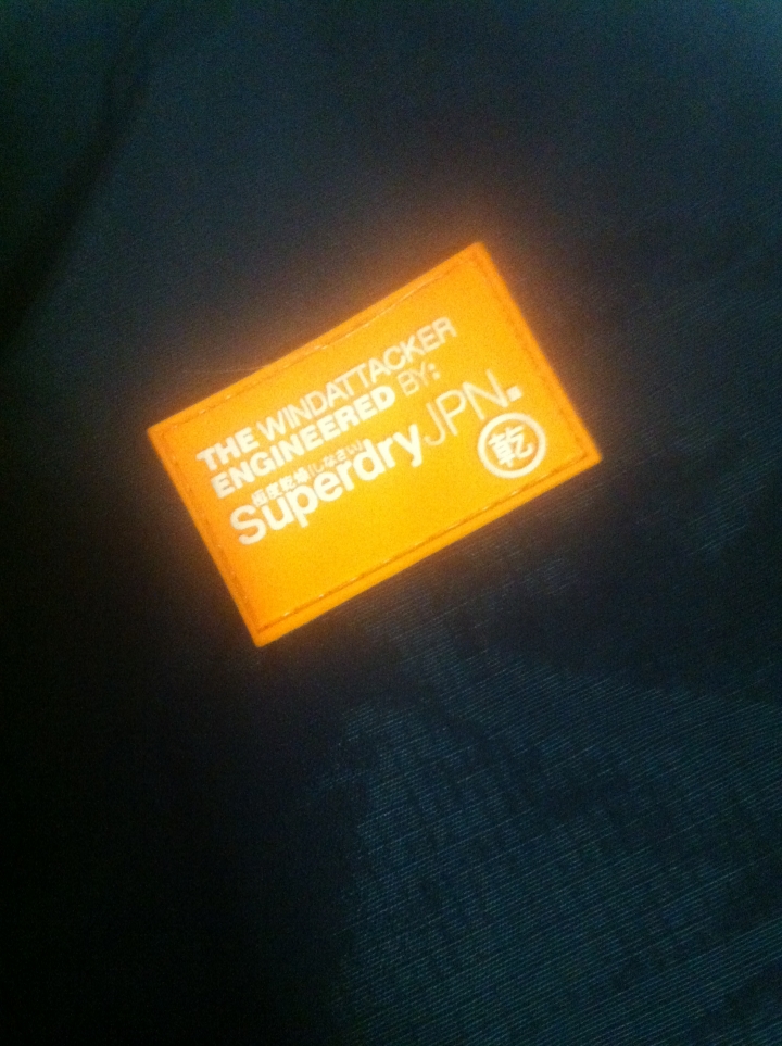 最近去西門bauhaus專櫃買Superdry 樣式 沒看過!?