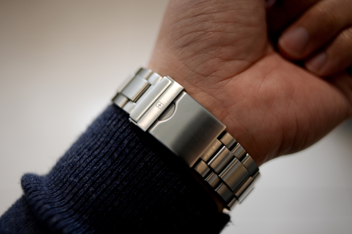 (開箱) Victorinox Swiss Army Classic Maverick GS Dual Time雙時區潛水錶
