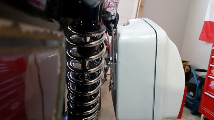 CB750 上 王牌 側廂