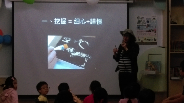 穿越侏儸紀世界-與恐龍睡一睌~~大人小孩超興奮!!