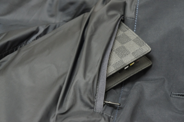 [開箱]Hugo Boss 防潑水風衣