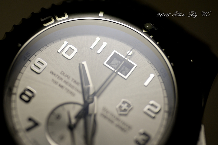 (開箱) Victorinox Swiss Army Classic Maverick GS Dual Time雙時區潛水錶