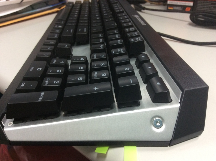 第一次開箱 Cougar Attack X3、Cougar Gaming Mouse 550M、Gaming Mouse Pad Control