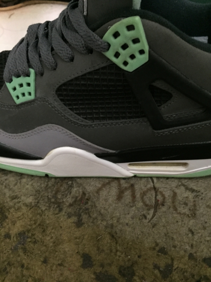 Jordan 4 green glow 跪求各位神人鑑定真假