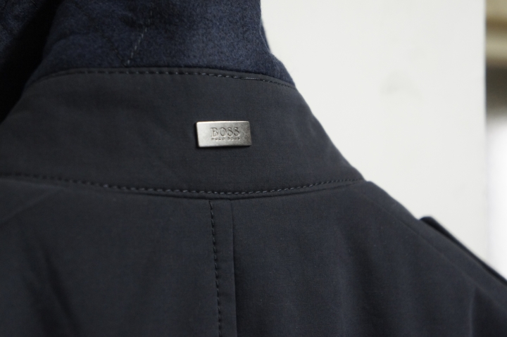 [開箱]Hugo Boss 防潑水風衣