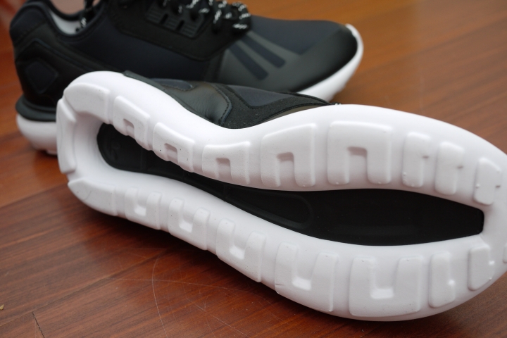 有錢沒錢,買雙新鞋好過年!adidas tubular runner
