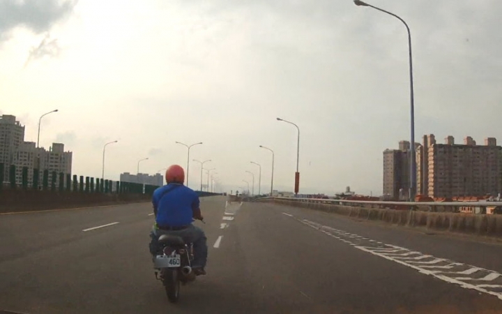 台中市環中路快車道 (包含高架橋) 機車違規行駛 必檢舉