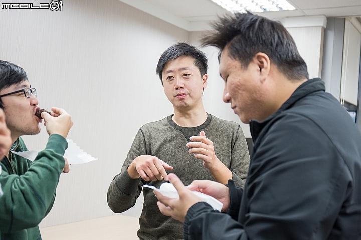 小惡魔補班日 今天的伙食沒有極限(溫德比薩 X 炸雞 X 甜甜圈)